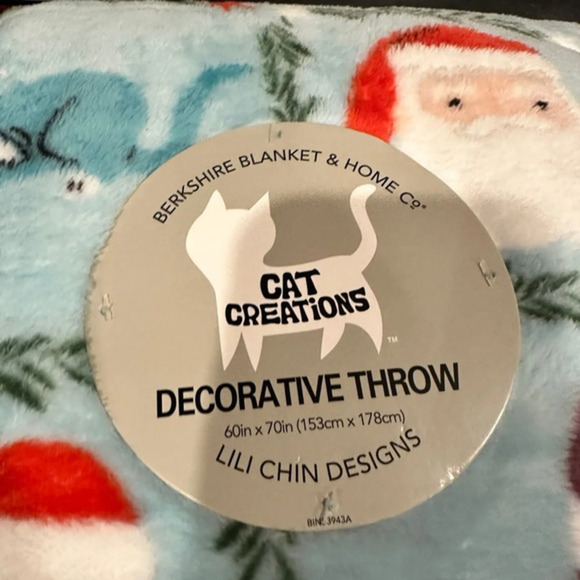 New Berkshire kitty cat creations & Santa clause super soft plush throw 50”x70 - Picture 5 of 8
